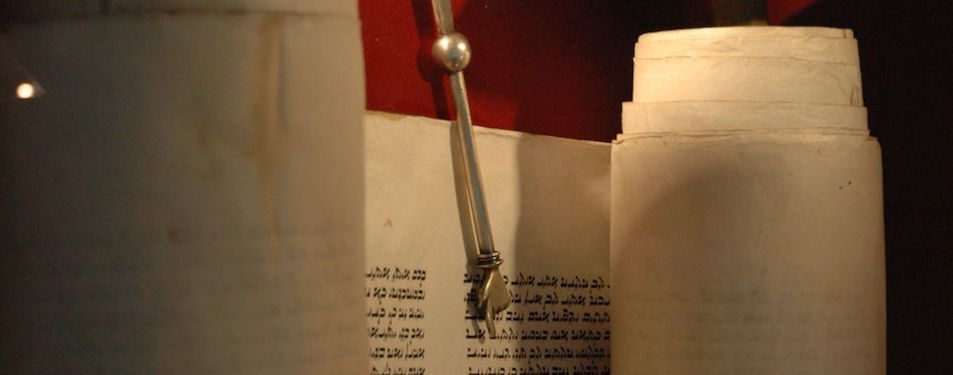 "Torah and jad". Licensed under CC BY 2.5 via Wikimedia Commons - http://commons.wikimedia.org/wiki/File:Torah_and_jad.jpg#mediaviewer/File:Torah_and_jad.jpg